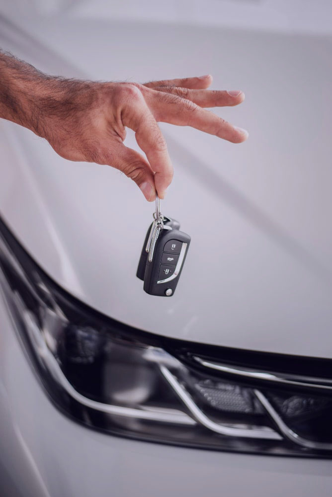 close-up-hand-holding-car-keys-min2